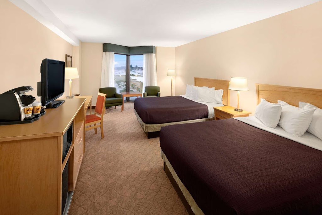Travelodge Hotel by Wyndham Saskatoon | 106 Circle Dr, Saskatoon, SK S7L 4L6, Canada | Phone: (306) 500-2932