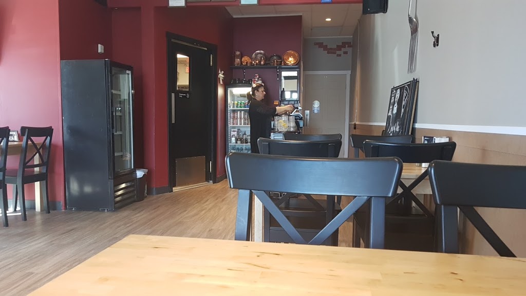 Mamas Restaurant | 100 Milligan Dr, Okotoks, AB T1S 1C5, Canada | Phone: (403) 938-3333