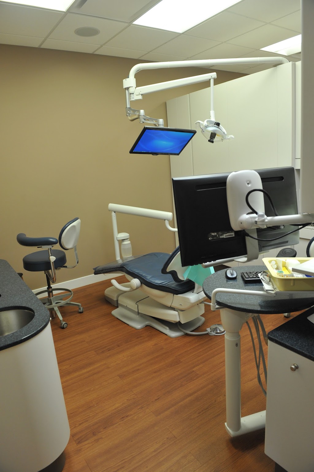 Mountainview Dental Centre | 1388 Main St, North Vancouver, BC V7J 1C6, Canada | Phone: (604) 984-3368