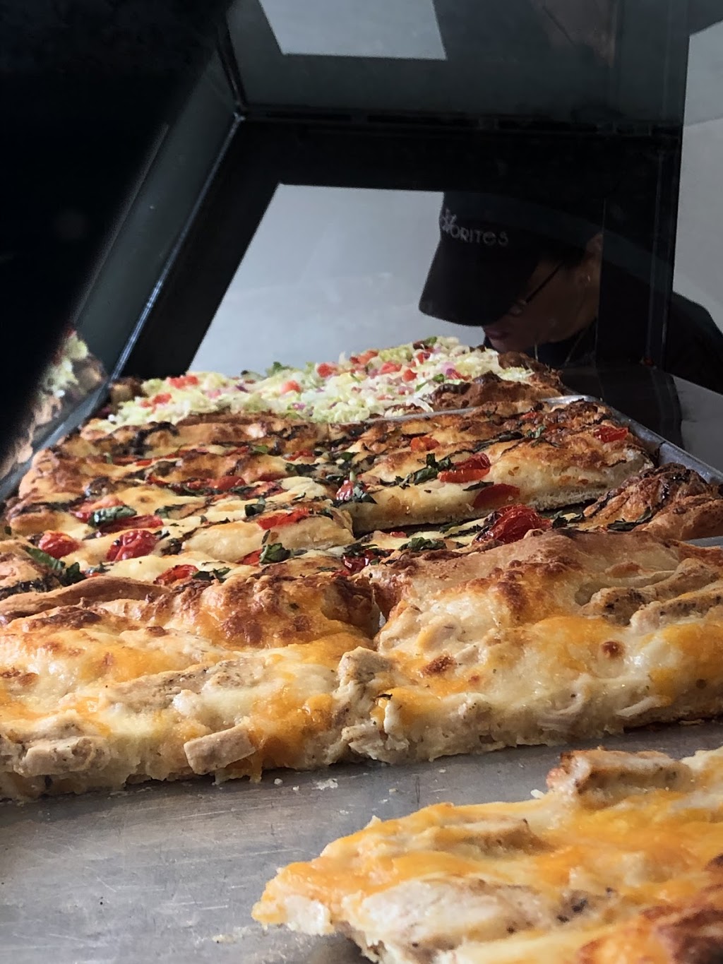 Favorites Pizza & Wings Amherst | 3034 Sweet Home Rd, Buffalo, NY 14228, USA | Phone: (716) 564-8880