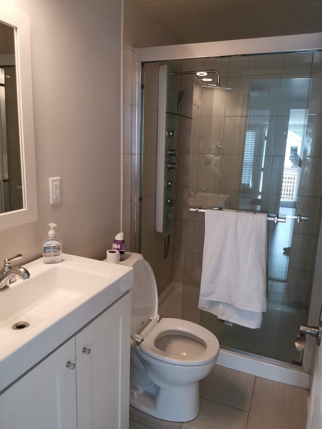 Happy Water | 12 Island Dr, Willow Beach, ON L0E 1S0, Canada | Phone: (647) 675-5919