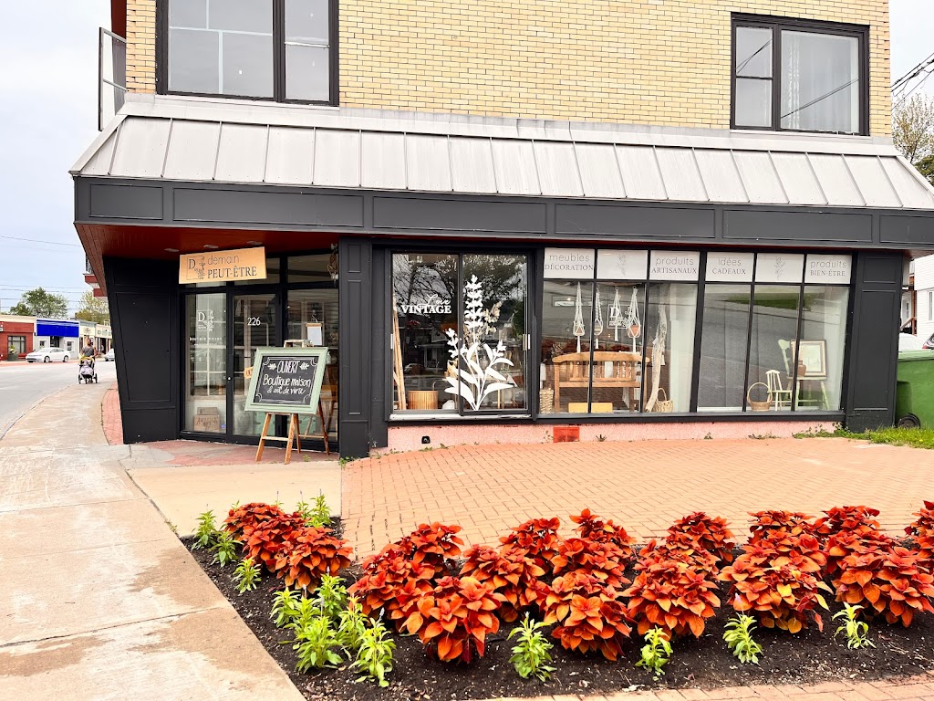 Demain Peut-Être | 226 Rue Notre Dame, Donnacona, QC G3M 1G5, Canada | Phone: (418) 873-7711