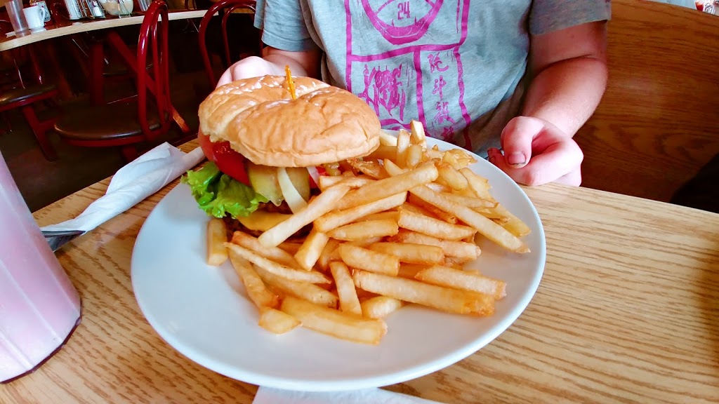 Belwood Super Snax | 5 George St, Belwood, ON N0B 1J0, Canada | Phone: (519) 843-5655