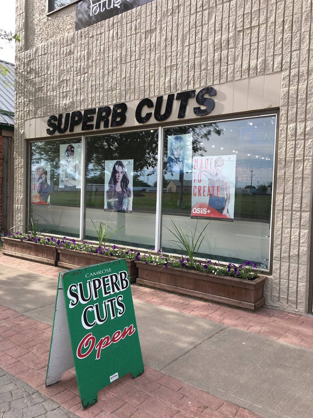 Camrose Superb Cuts | 4707 51 Ave, Camrose, AB T4V 0V3, Canada | Phone: (780) 672-1999