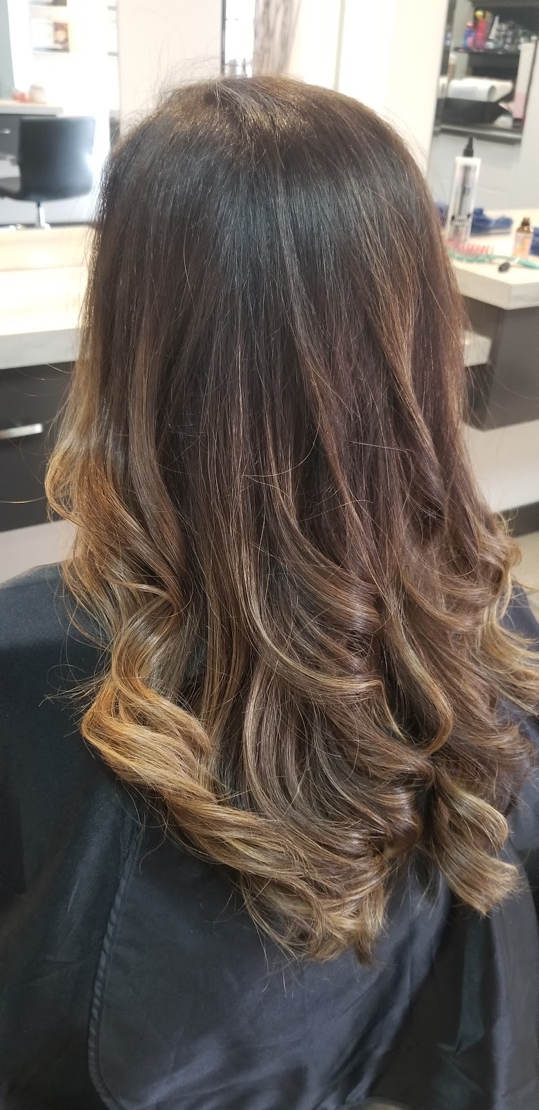 Salon(Le) | 355 Boulevard Samson, Laval, QC H7X 2Z7, Canada | Phone: (450) 314-4173