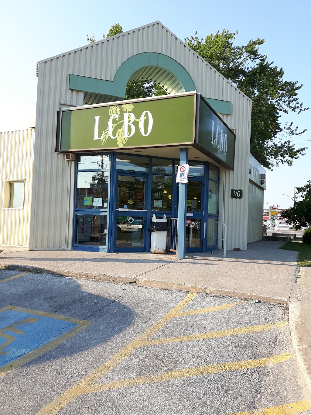 LCBO | 90 Mosley St, Wasaga Beach, ON L9Z 2K3, Canada | Phone: (705) 429-2514