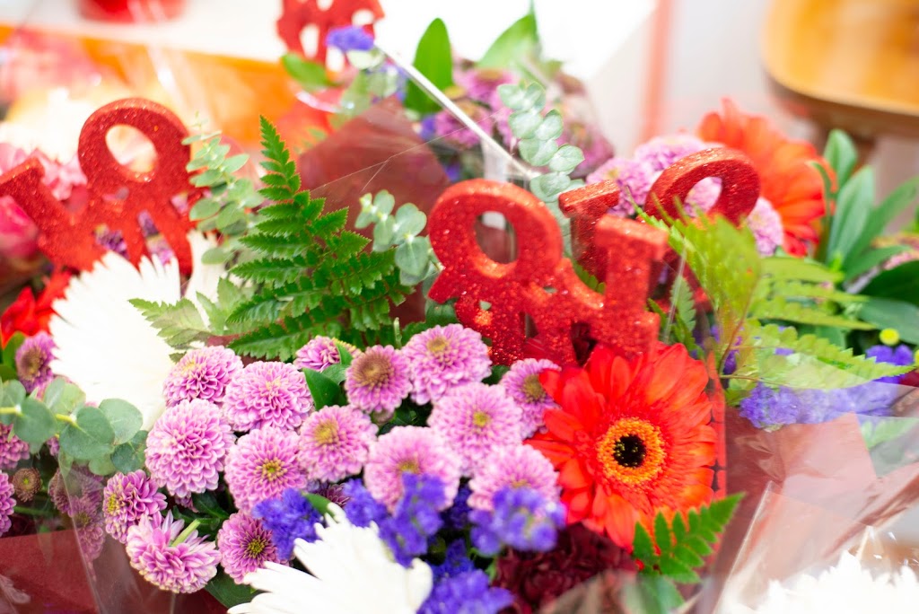 Friends Flowers | 32900 S Fraser Way #183, Abbotsford, BC V2S 5A1, Canada | Phone: (604) 859-4331