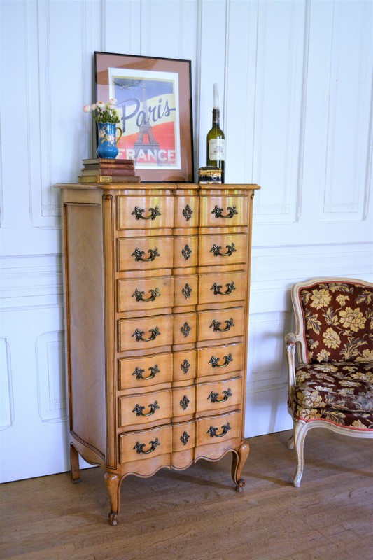 My Paris Apartment Antiques | 52 Ann St, Thamesville, ON N0P 2K0, Canada | Phone: (905) 745-6713