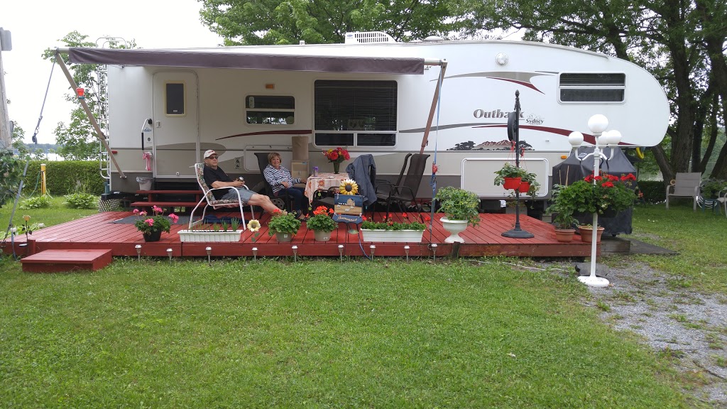 Villa Du Campeur Des Trois Lac | 227 Rue Larochelle, Asbestos, QC J1T 3M7, Canada | Phone: (819) 879-5000