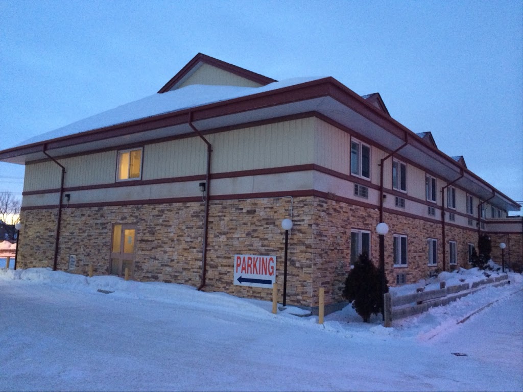 Queen Bee Hotel | 2615 Pembina Hwy, Winnipeg, MB R3T 2H5, Canada | Phone: (204) 269-4666