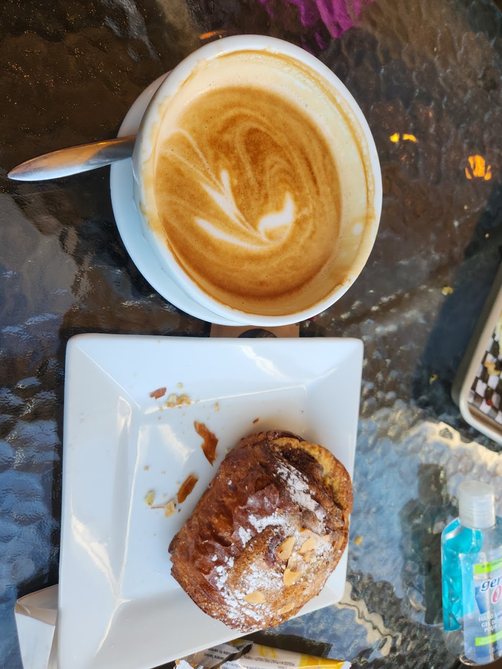 Boulangerie Le Pain Dans Les Voiles | 250 Rue St Georges, Mont-Saint-Hilaire, QC J3H 2Y1, Canada | Phone: (450) 281-0779