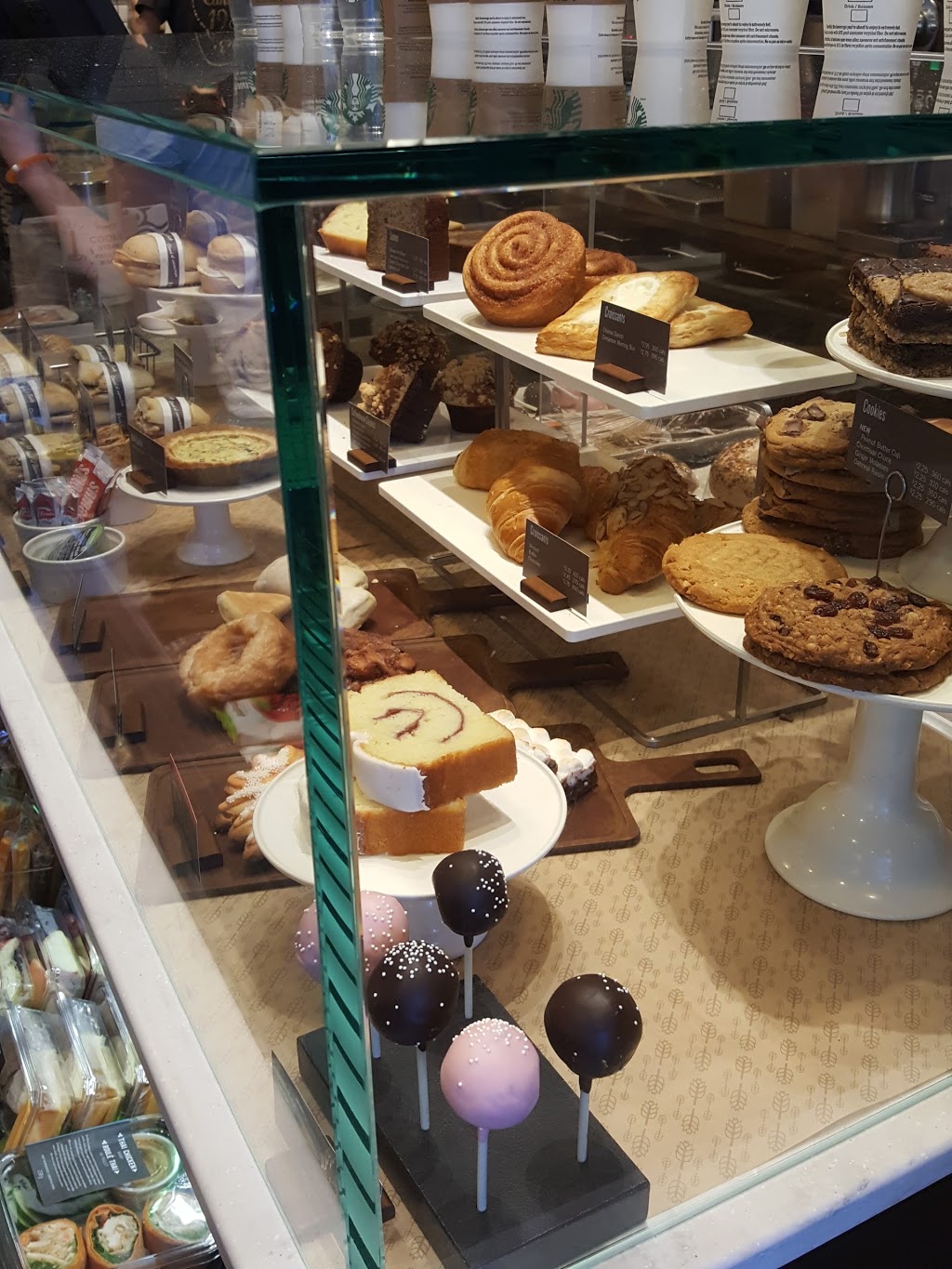 Starbucks | Sevenoaks Shopping Centre, 32900 S Fraser Way #400, Abbotsford, BC V2S 5A1, Canada | Phone: (604) 851-2969