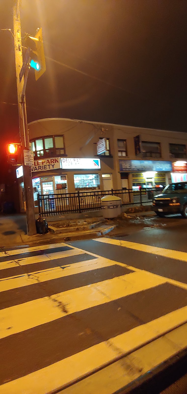 Dell Park Variety | 3014 Bathurst St, North York, ON M6B 3B6, Canada | Phone: (416) 780-0481