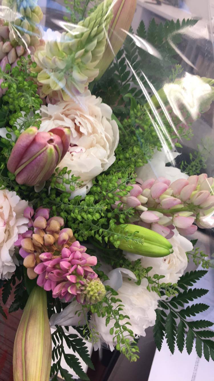 Flower Centre | 1012 Kingston Rd, Toronto, ON M4E 1T2, Canada | Phone: (647) 348-3283