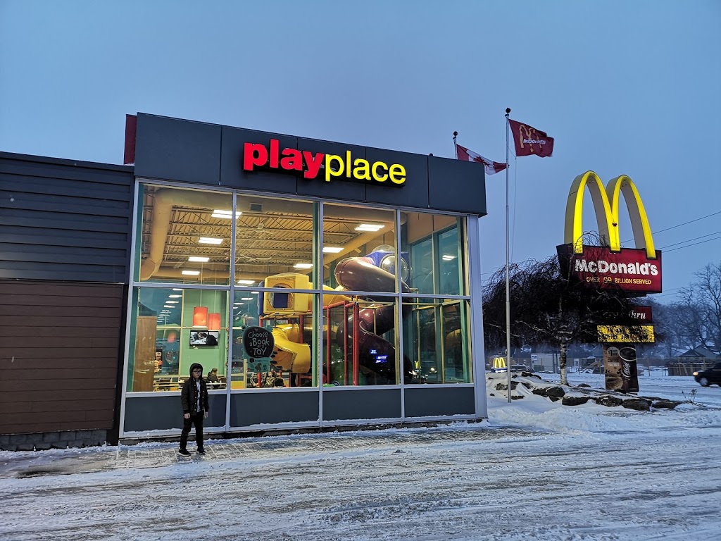 McDonalds | 3354 Dougall Ave, Windsor, ON N9E 1S6, Canada | Phone: (519) 966-0454