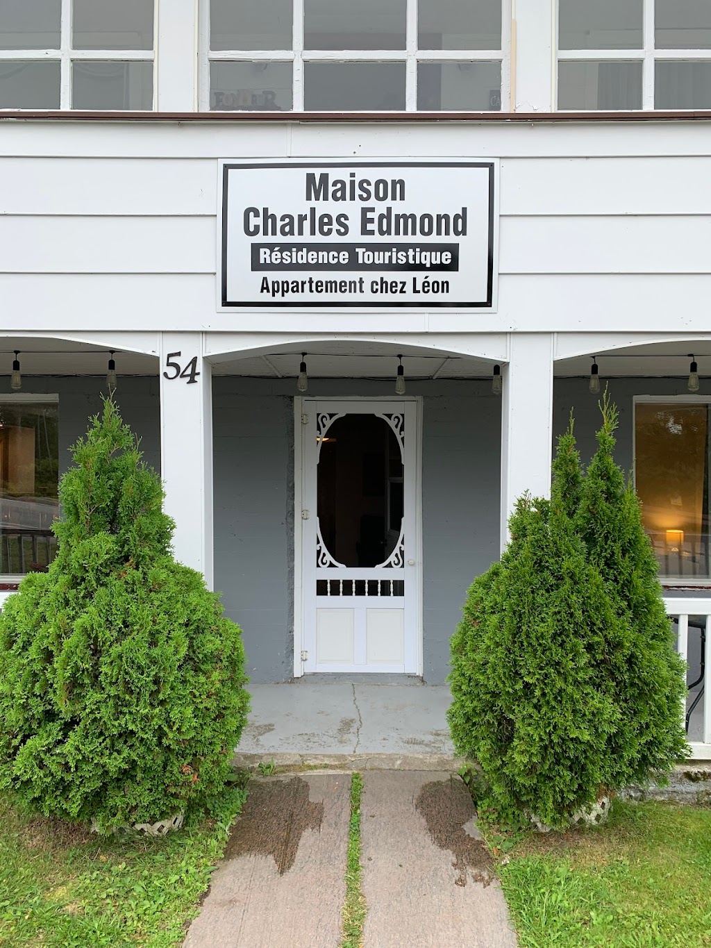Maison Charles Edmond | 54 Rue Principale, Grandes-Bergeronnes, QC G0T 1G0, Canada | Phone: (418) 955-1264
