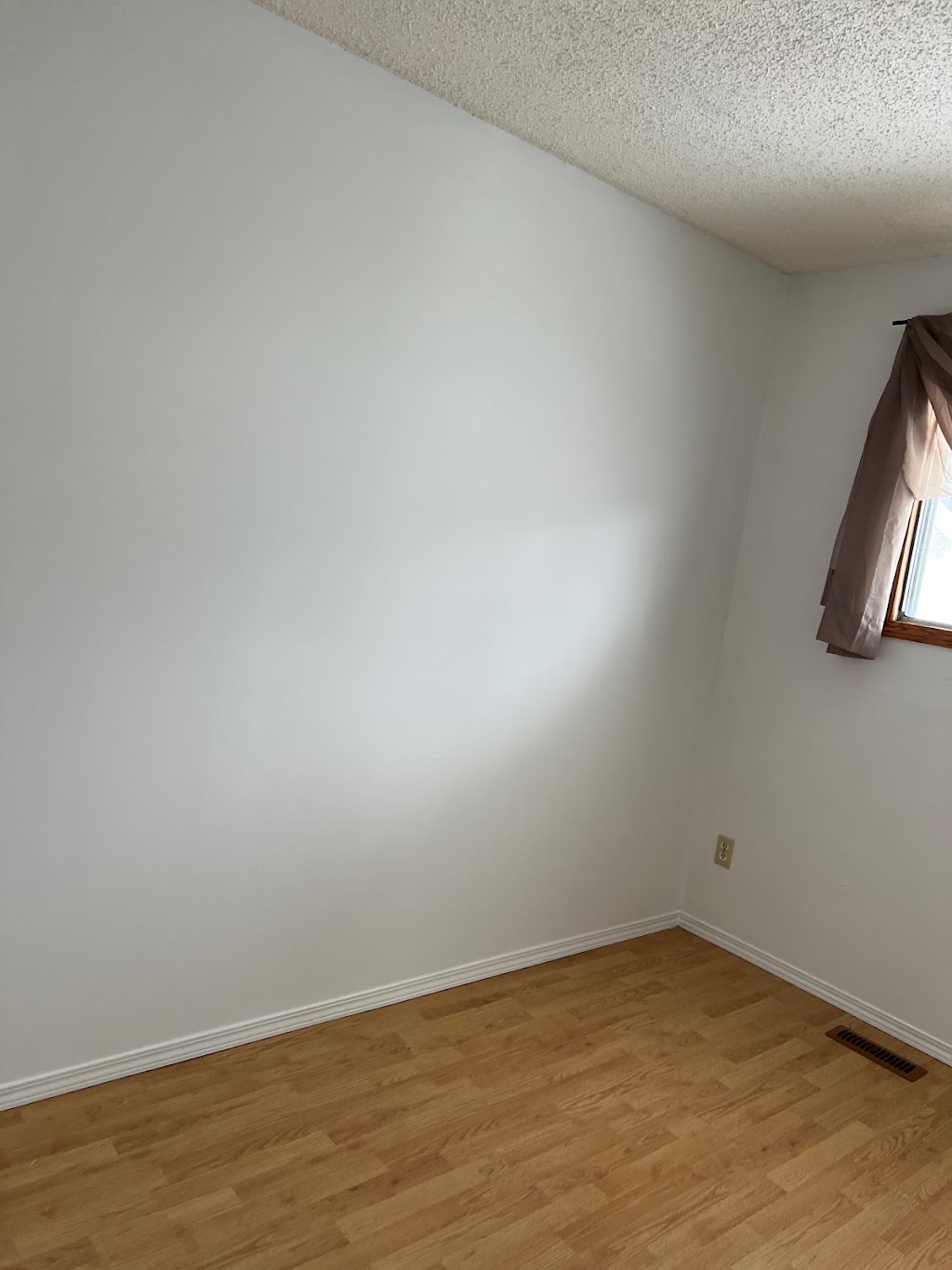 Lucky Painting Limited | 6504 Penbrooke Dr SE, Calgary, AB T2A 4S7, Canada | Phone: (403) 891-4138