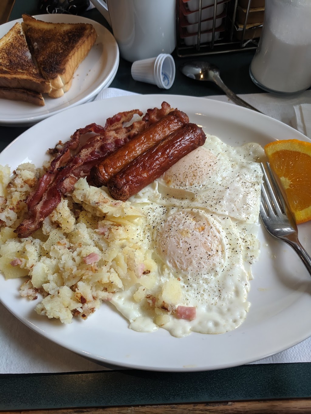 MacPhersons Restaurant | 8512 Lakeshore Rd, Thedford, ON N0M 2N0, Canada | Phone: (519) 243-2990
