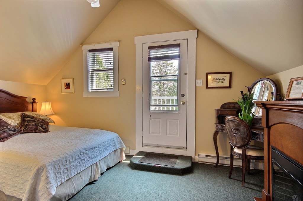 La Maison Drew B&B | 206 Rue des Pins, Magog, QC J1X 2H9, Canada | Phone: (819) 843-8480