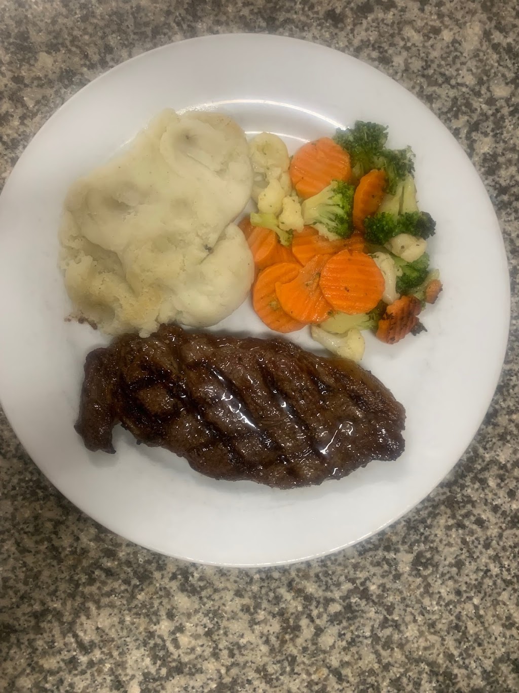 Zaks Bar and Grill | 790 Military Trail, Scarborough, ON M1E 4P7, Canada | Phone: (416) 281-6959