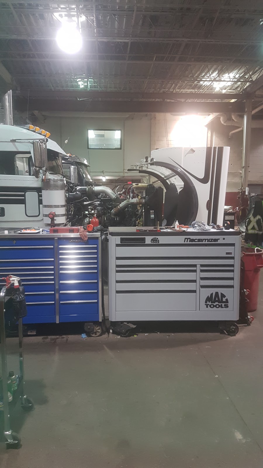 Cervus Equipment Peterbilt | 1311 Hopkins St, Whitby, ON L1N 2C2, Canada | Phone: (905) 665-8888