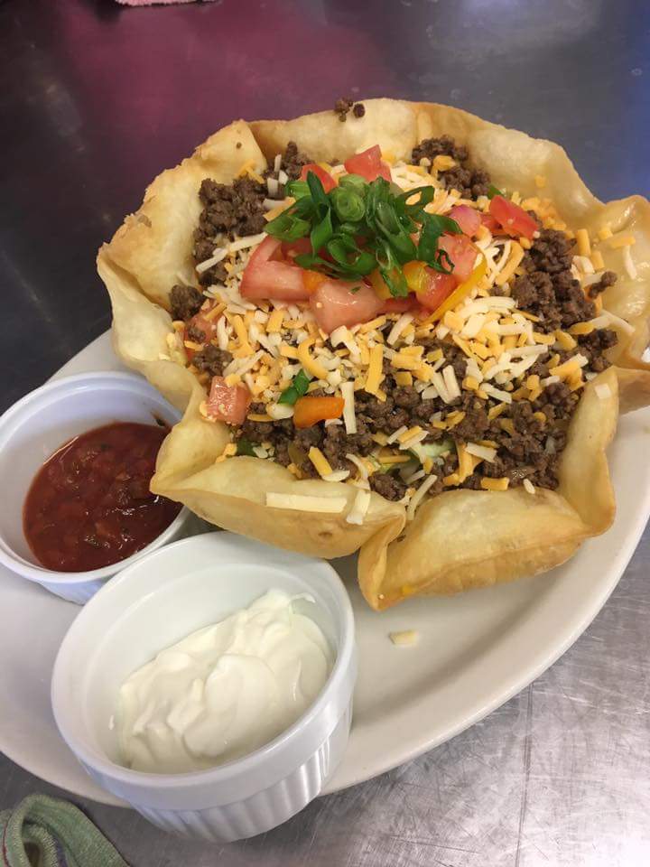 Crystal Beach Restaurant | 2001 Lakeshore Dr E, Shuniah, ON P7A 0L4, Canada | Phone: (807) 983-3772