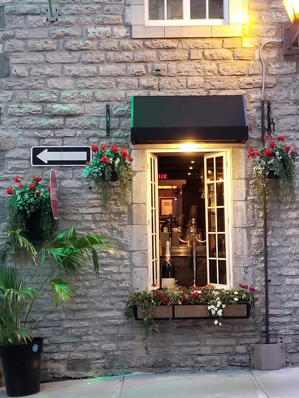 Nili Alimentation | 59, 57 Rue Sainte-Ursule, Quebec City, QC G1R 3Z3, Canada | Phone: (418) 692-0909