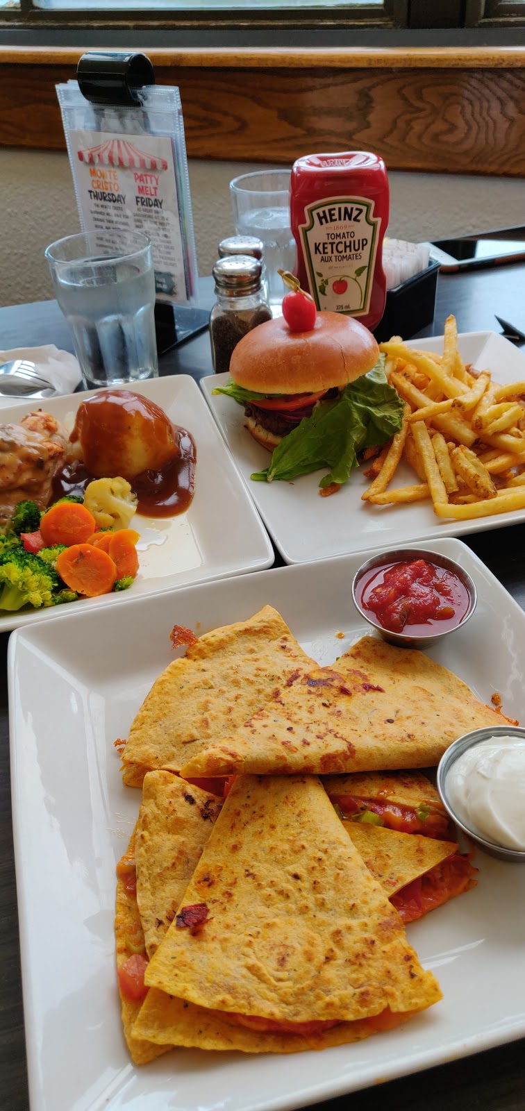 Seasons Cafe & Eatery | 919 Waterton Ave, Pincher Creek, AB T0K 1W0, Canada | Phone: (403) 627-5000