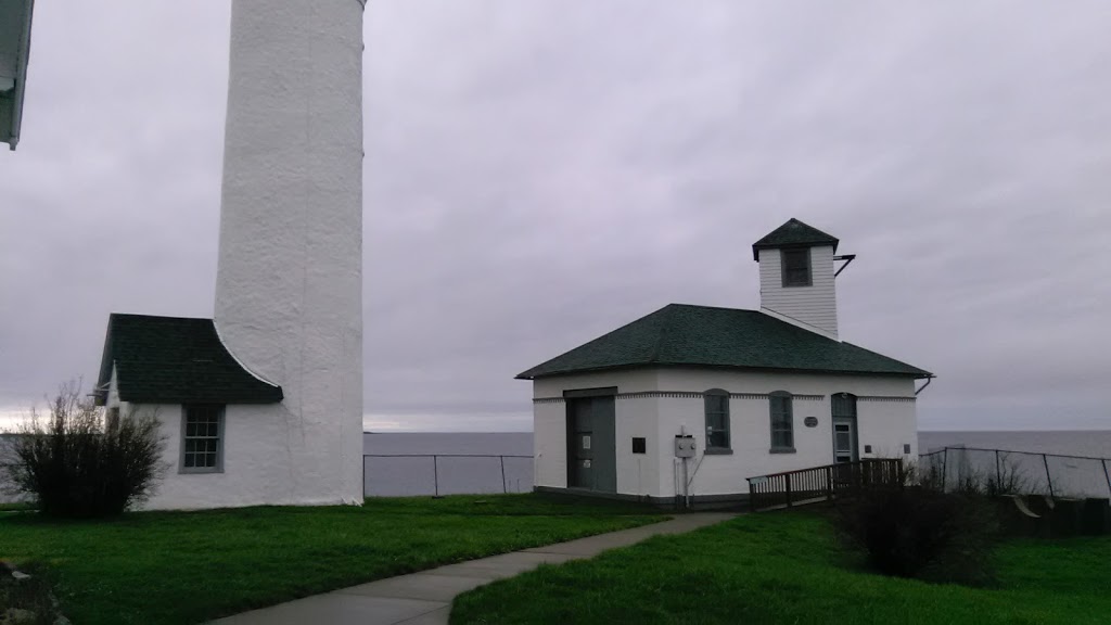 HI-Tibbets Point Lighthouse Hostel | 33439 County Rd 6, Cape Vincent, NY 13618, USA | Phone: (315) 654-3450