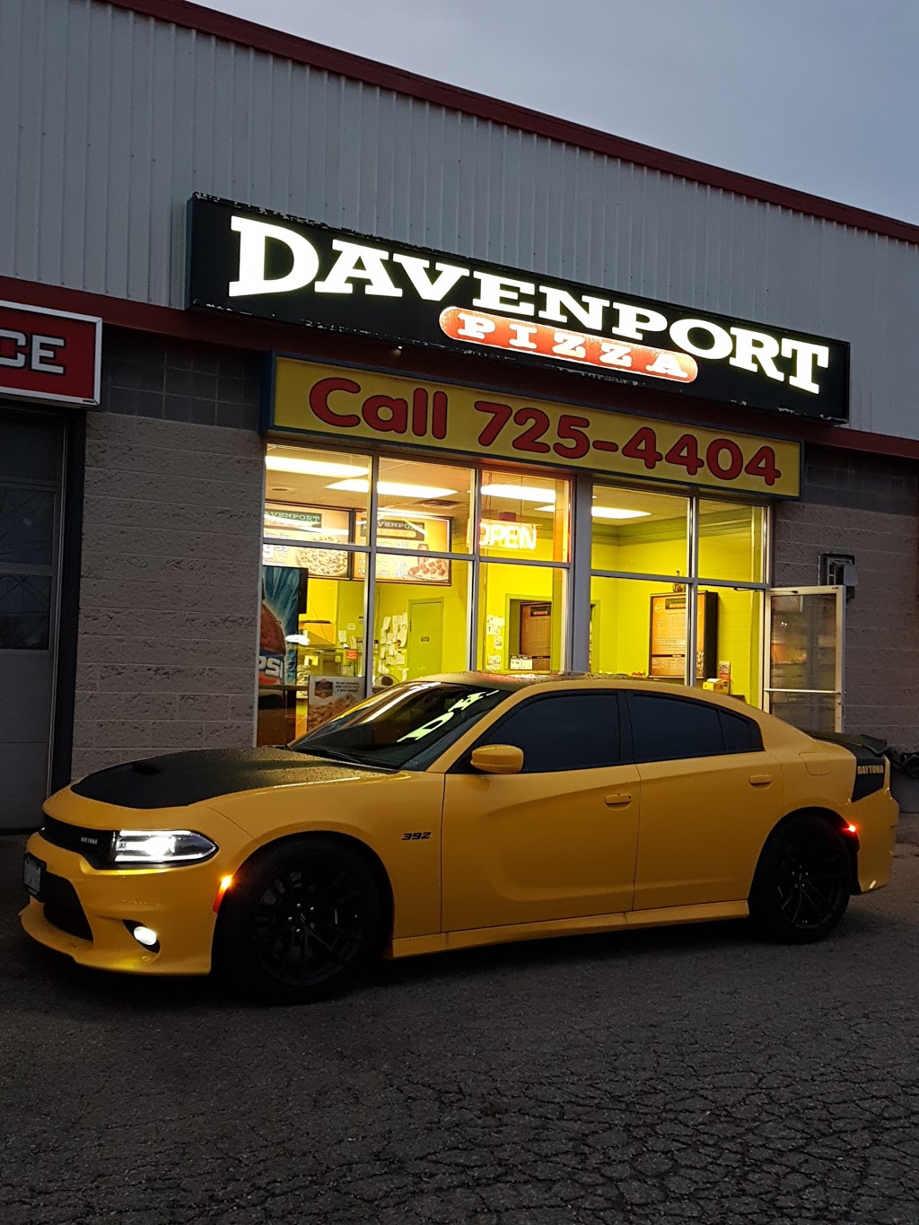 Davenport Pizza | 615 Davenport Rd, Waterloo, ON N2V 2G2, Canada | Phone: (519) 725-4404