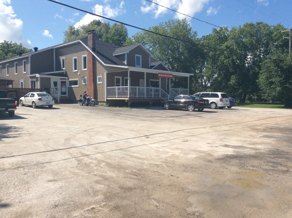 Au Resto de lHôtel | 1237 Chemin de la 3 Concession, Saint-Georges-de-Clarenceville, QC J0J 1B0, Canada | Phone: (450) 210-4077