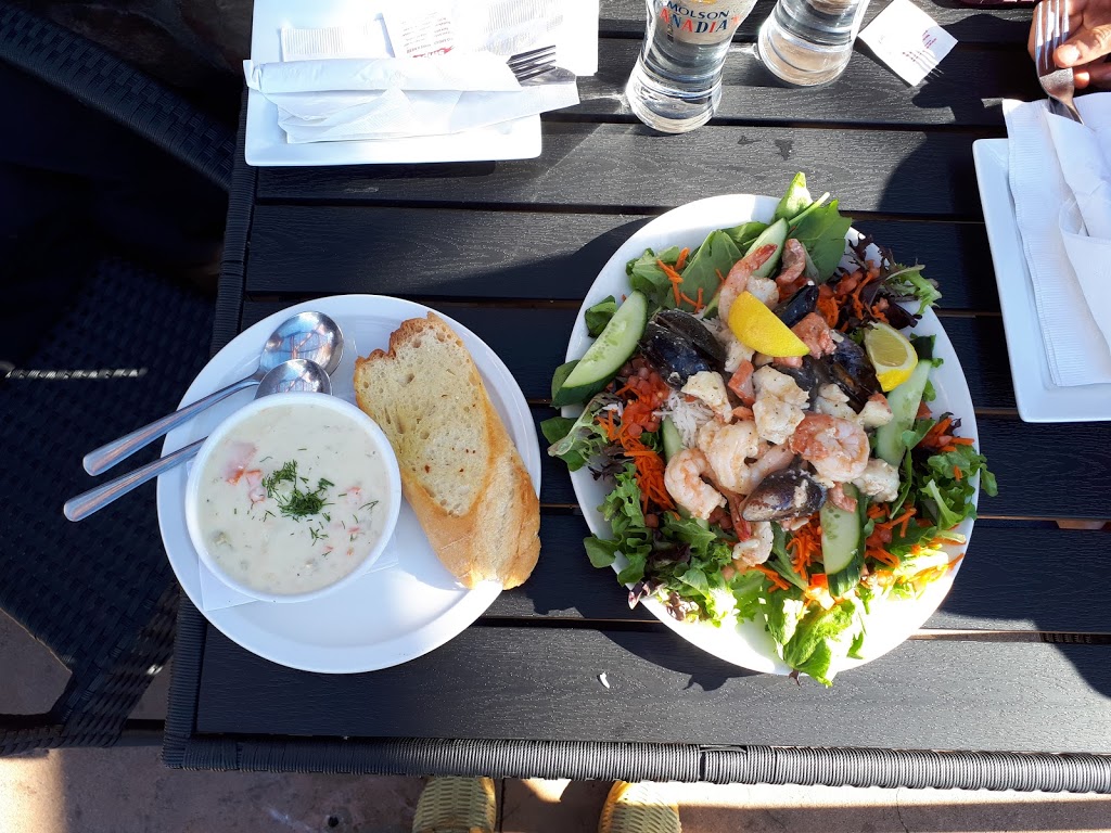 Lighthouse Marine Pub | 5764 Wharf Ave, Sechelt, BC V0N 3A6, Canada | Phone: (604) 885-9494
