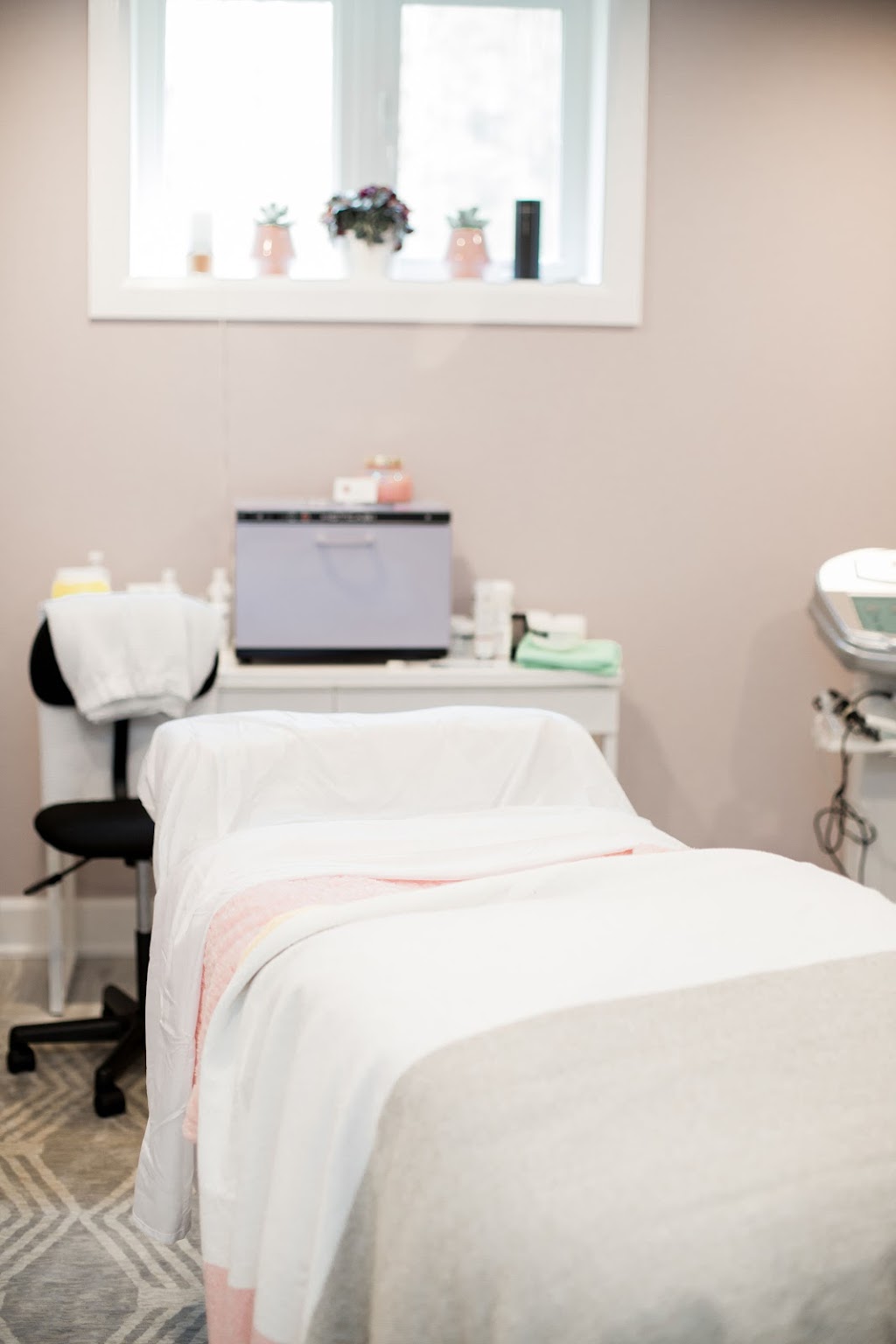 Vanity Skin Clinic | 321 Ravenswood Way, Ottawa, ON K4A 0R9, Canada | Phone: (613) 290-7026