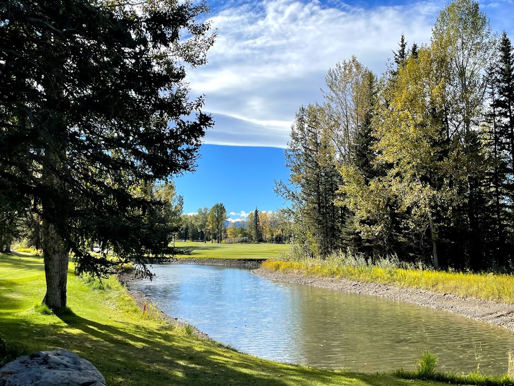 Redwood Meadows Golf & Country Club | 2 Tsuu Tina Dr, Redwood Meadows, AB T3Z 1A3, Canada | Phone: (403) 949-3663