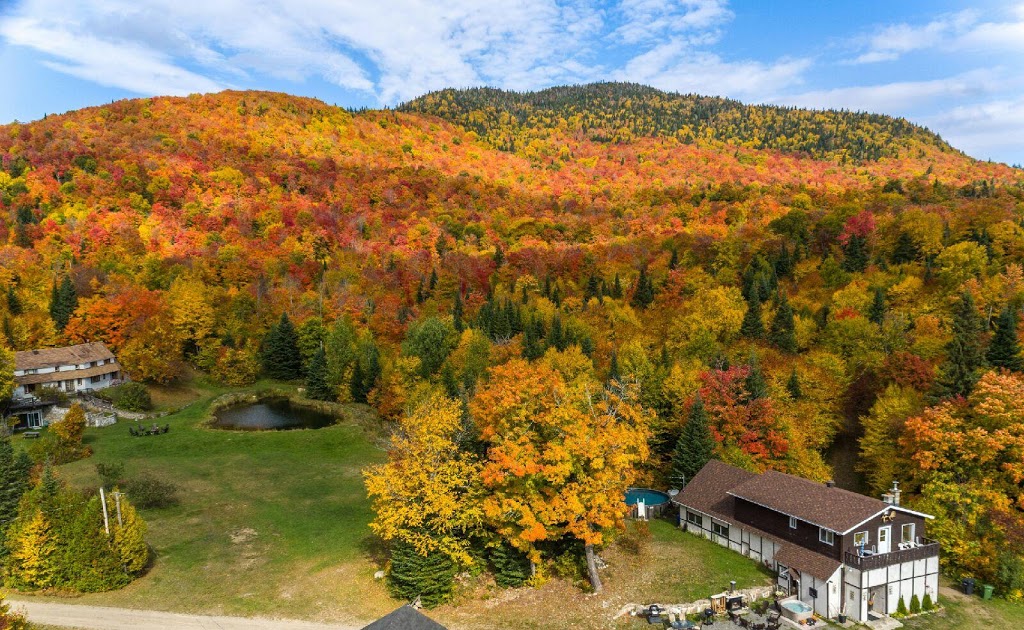 Chalet du Rocher | 100 Chemin du Lac du Rocher, Val-des-Lacs, QC J0T 2P0, Canada | Phone: (514) 638-3576