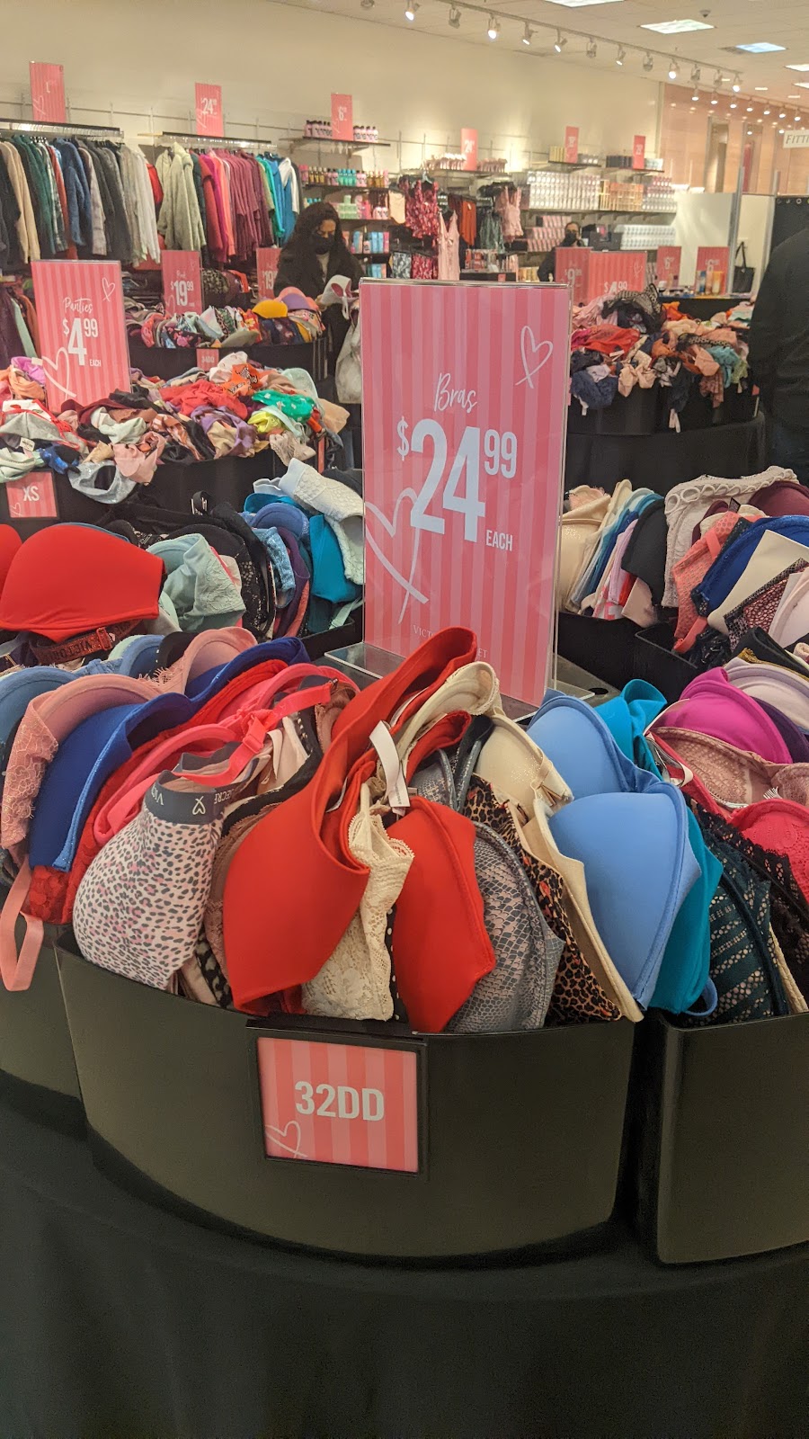 Victoria Secret/ PINK Outlet | Glendale, Niagara-on-the-Lake, ON L0S 1J0, Canada | Phone: (905) 988-5465