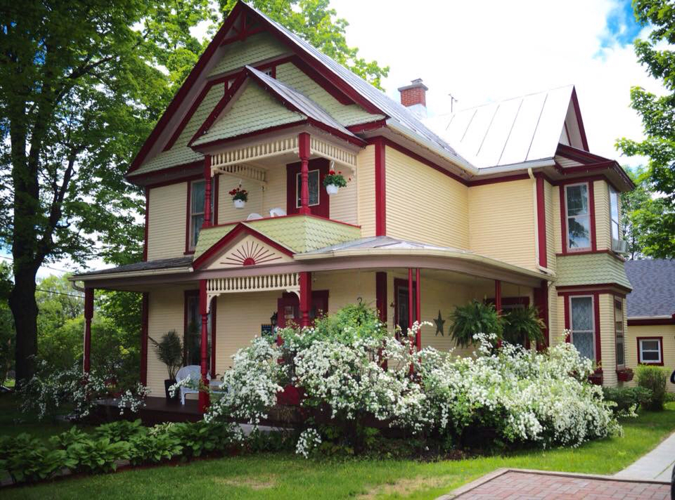 OBerge du Pignon | 4805 Rue Foster, Waterloo, QC J0E 2N0, Canada | Phone: (450) 539-4343