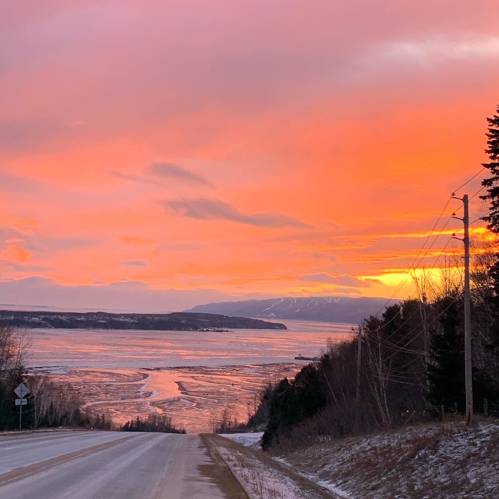 Hôtel du Capitaine | 3031 Chemin des Coudriers, La Baleine, QC G0A 2A0, Canada | Phone: (888) 520-2242