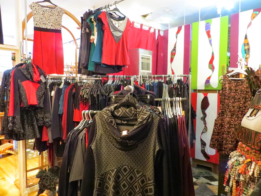 Folle Guenille | 4236 Rue Sainte-Catherine E, Montréal, QC H1V 1X3, Canada | Phone: (514) 845-0012