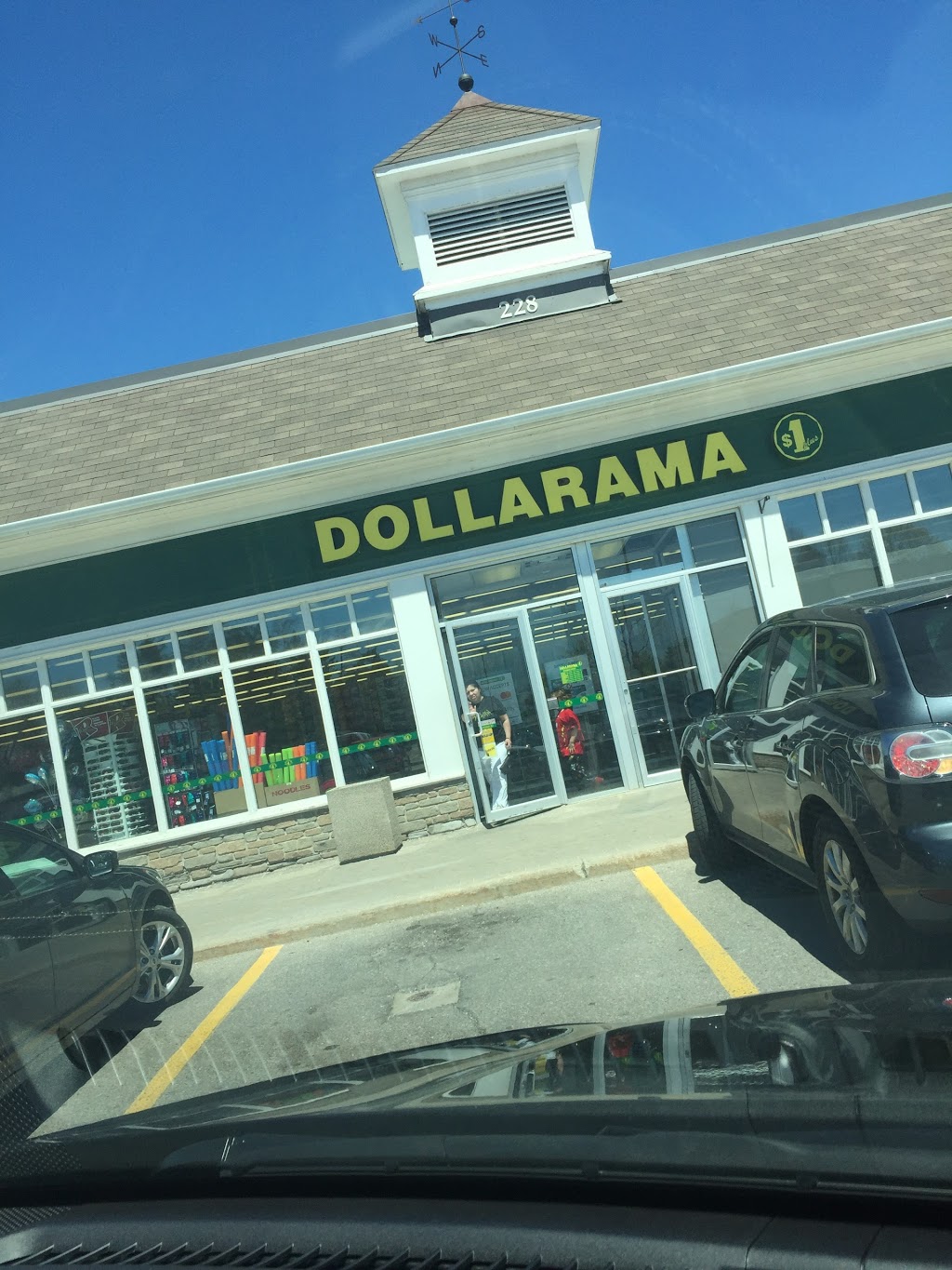 Dollarama | 228 Lakeshore Road W Credit Landing Shopping Centre, Mississauga, ON L5H 1G6, Canada | Phone: (905) 274-5716