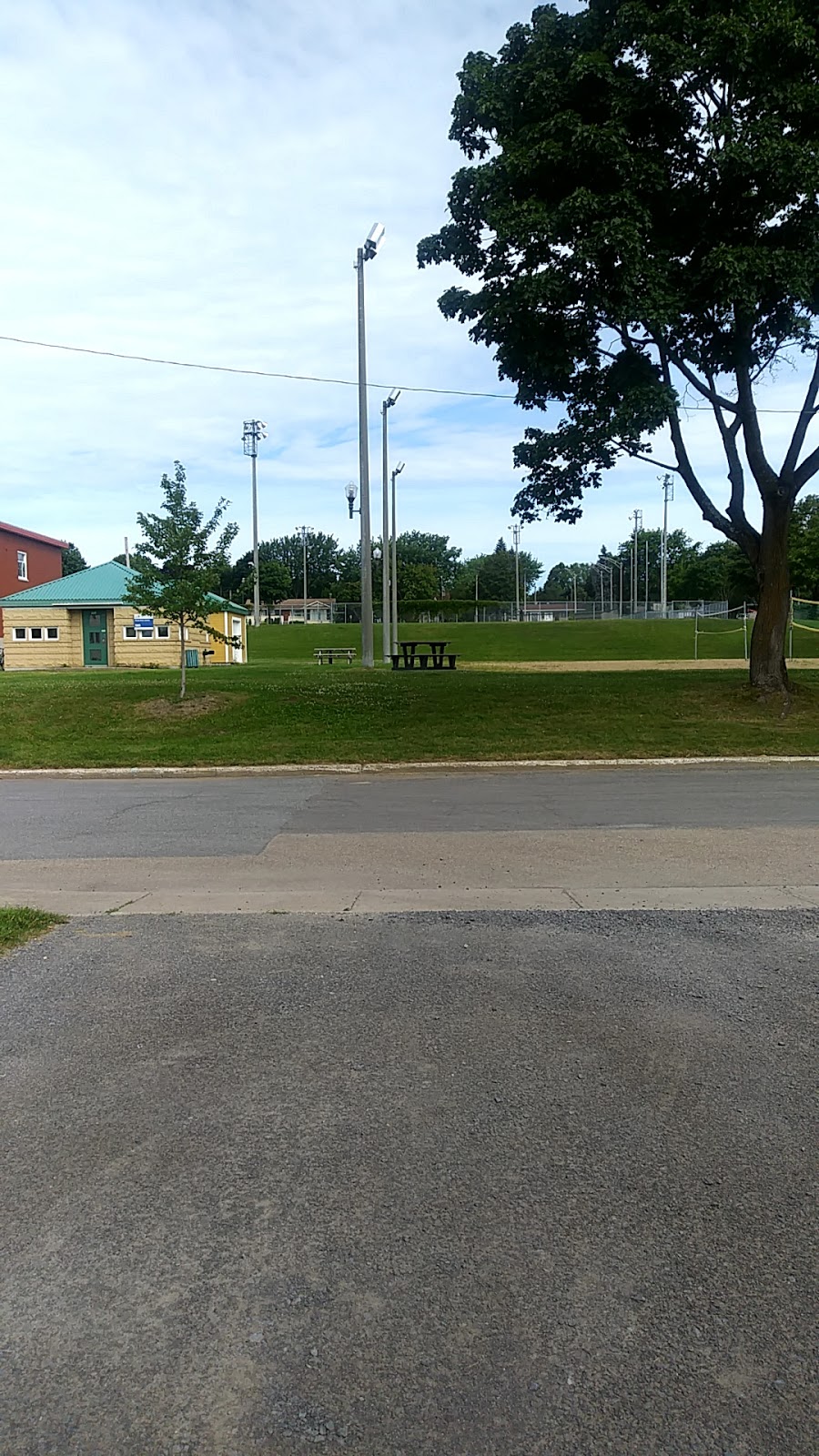Parc Saint-Jérôme | 585 64e Rue E, Québec, QC G1H 1Y1, Canada | Phone: (418) 641-6290