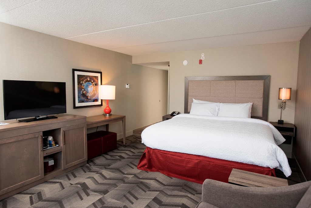 Hampton Inn & Suites by Hilton Thunder Bay | 760 Arthur St W, Thunder Bay, ON P7E 5R9, Canada | Phone: (807) 577-5000