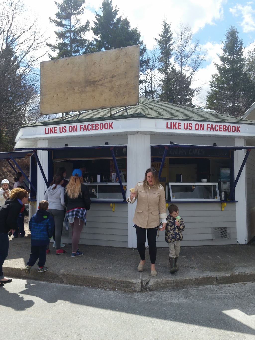 Crocodile Ice Cream | 10 Cumberland Dr, Dartmouth, NS B2V 2C7, Canada | Phone: (902) 817-0466