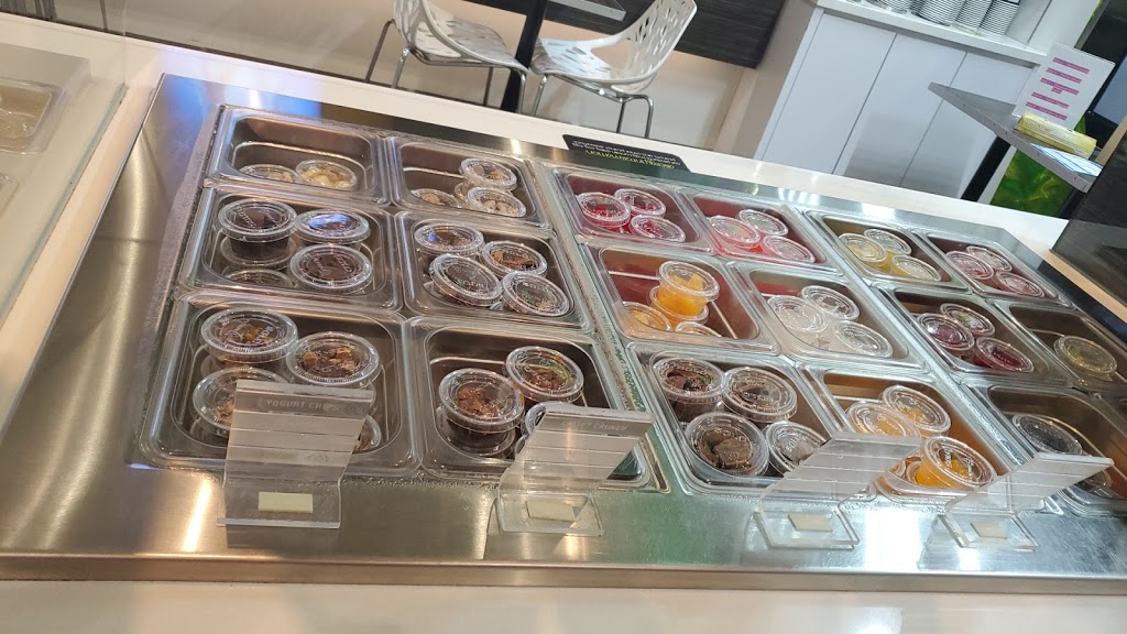 Qoola Frozen Yogurt Bar | 4700 Keele Street, York Lanes Building, 80 Vanier Ln #34, North York, ON M3J 1P3, Canada | Phone: (416) 661-6652