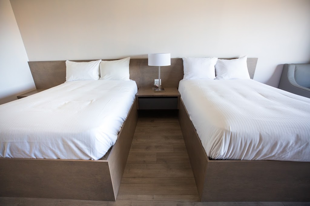 Sand Pebbles Inn | 2767 Island Hwy W, Qualicum Beach, BC V9K 2C4, Canada | Phone: (250) 752-6974