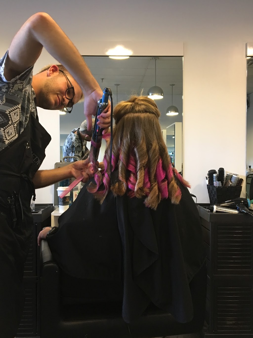 HQ Studio - Hairquarters | 285 Geneva St, St. Catharines, ON L2N 2G1, Canada | Phone: (905) 935-3317