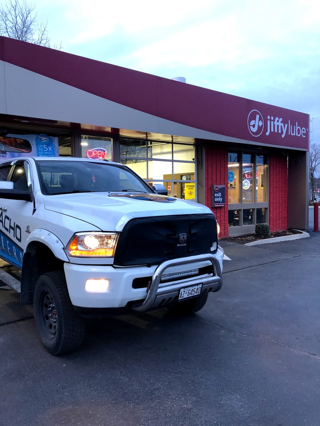 Jiffy Lube | 252 Eramosa Rd, Guelph, ON N1E 2M4, Canada | Phone: (519) 821-3183