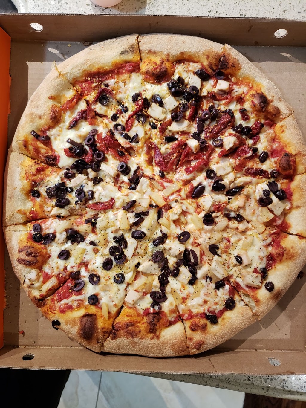 Pizza Pizza | 7070 McLaughlin Rd, Mississauga, ON L5W 1W7, Canada | Phone: (416) 967-1111