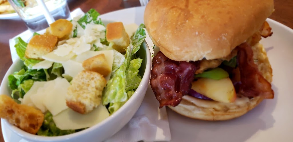 White Spot | 36035 N Parallel Rd, Abbotsford, BC V3G 2C6, Canada | Phone: (604) 864-5744