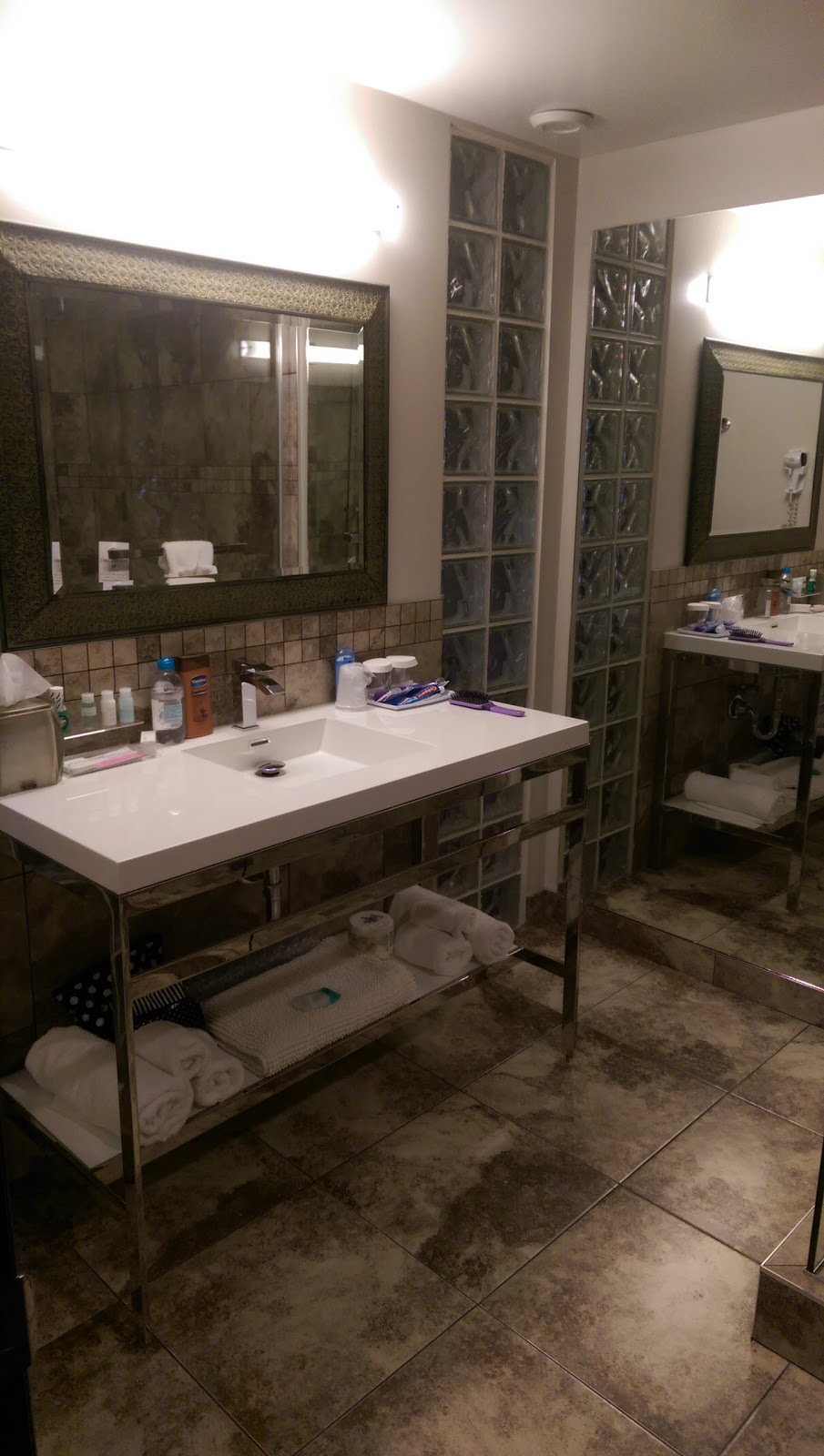 Park Town Hotel | 924 Spadina Crescent E, Saskatoon, SK S7K 3H5, Canada | Phone: (306) 244-5564